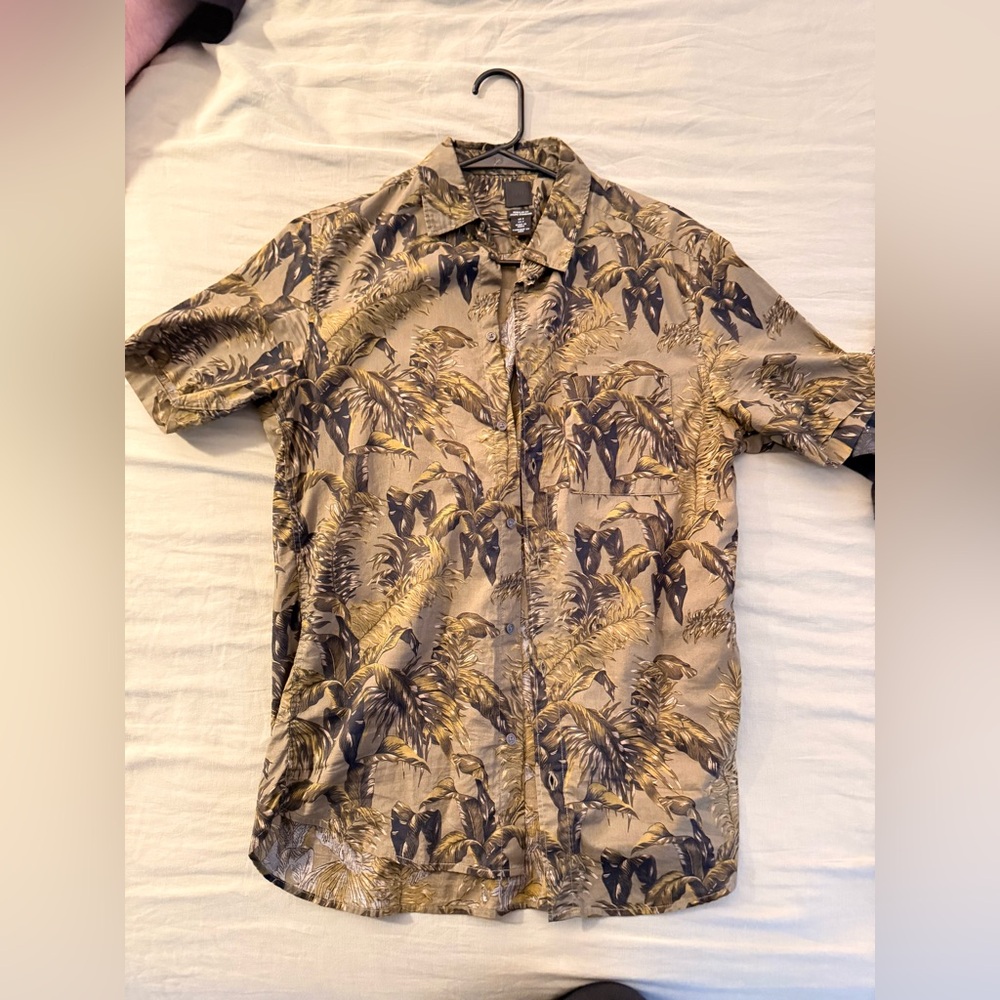 $5 SALE 🔔IF WHEN BUNDLED H&M Men’s Button Up Shirt Summer Cotton